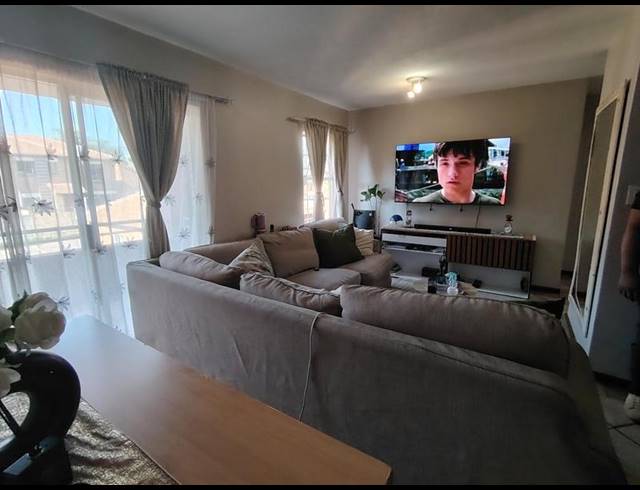 2 BEDROOM PROPERTY TO RENT IN DIE HOEWES